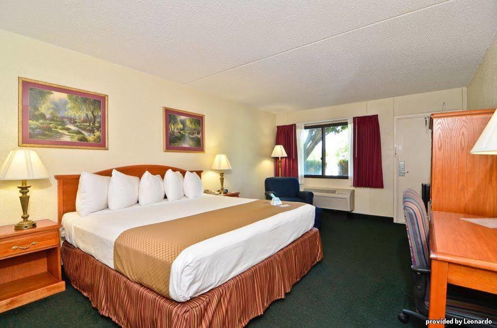 Best Western Crossroads Inn DeFuniak Springs Rum bild