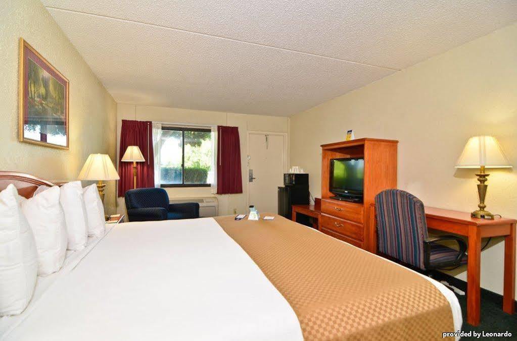 Best Western Crossroads Inn DeFuniak Springs Rum bild